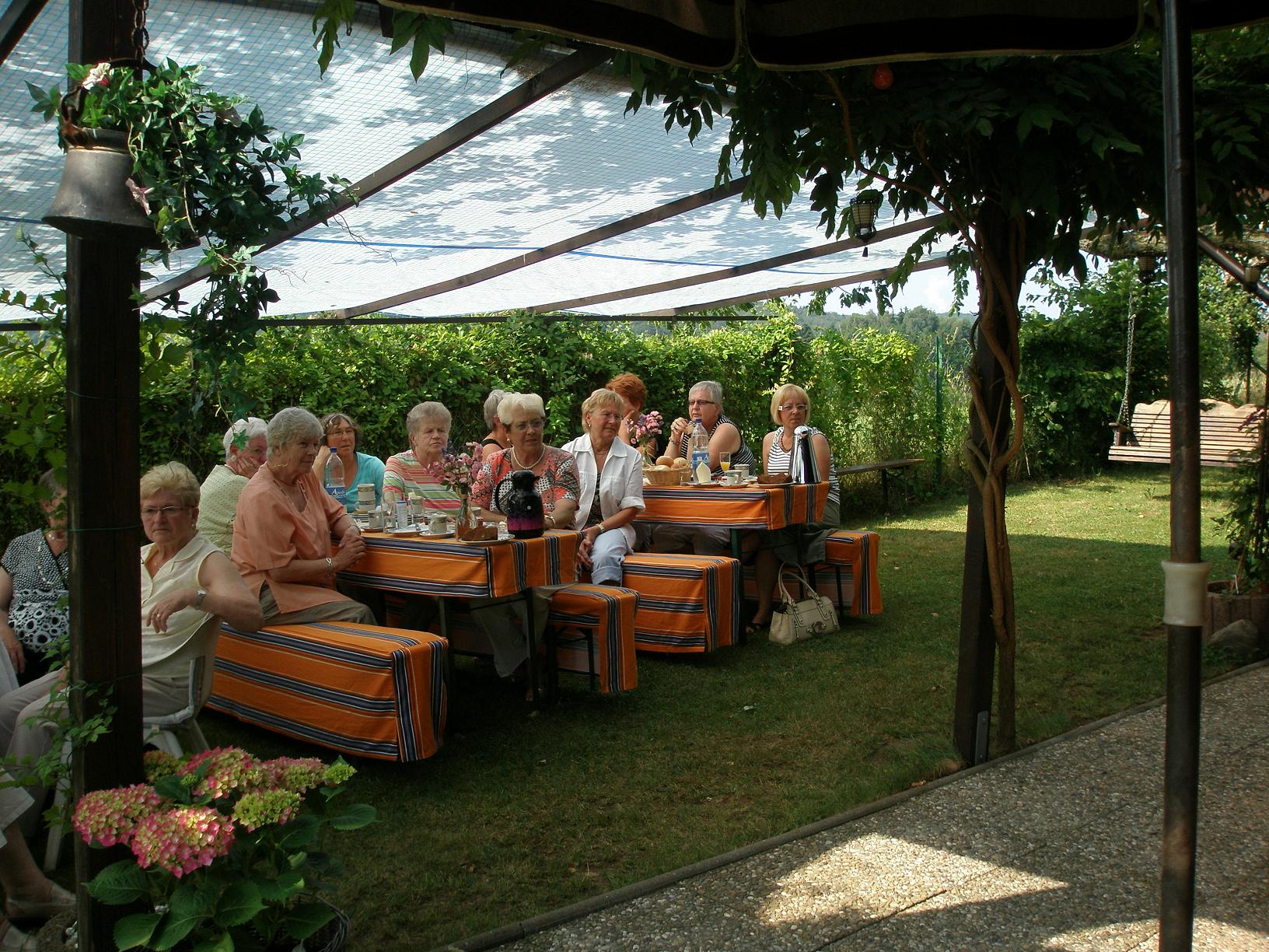Spendenbergabe im katholischen Kindergarten